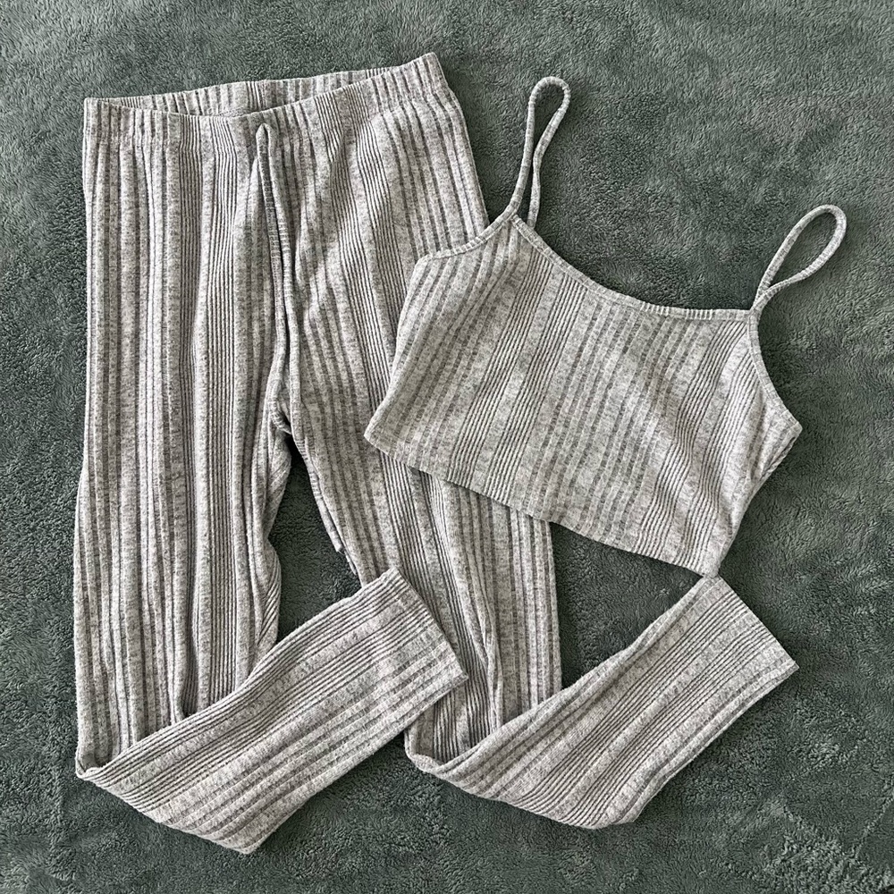 🌿 5/$15 2 pc SHEIN Gray Ribbed Knit Lounge Set